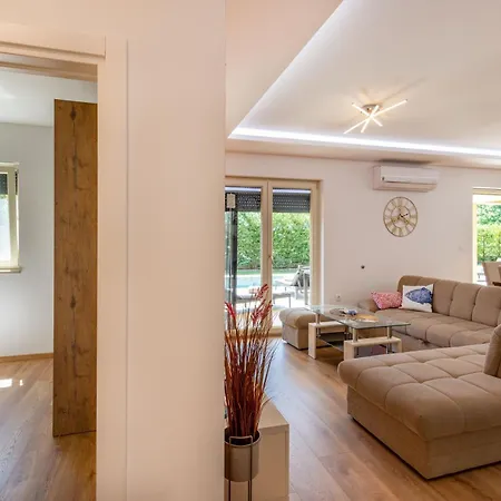 Sarah Nedescina, A Peaceful And Pet Friendly Close To The Sea Feriehus Nedeščina