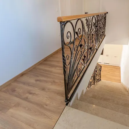 Sarah Nedescina, A Peaceful And Pet Friendly Close To The Sea *