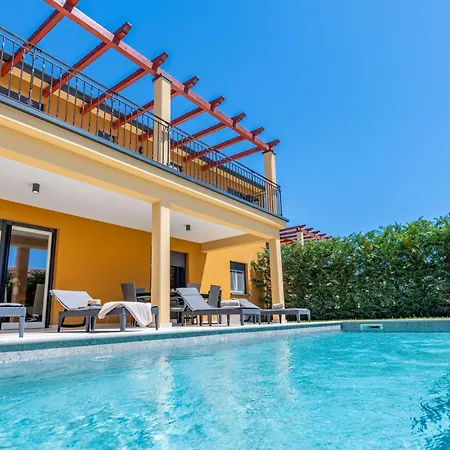 Sarah Nedescina, A Peaceful And Pet Friendly Close To The Sea *