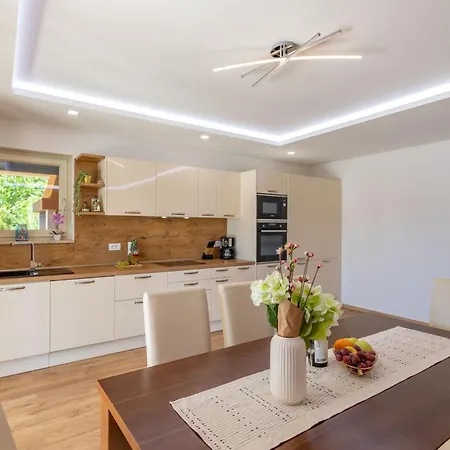 Feriehus Sarah Nedescina, A Peaceful And Pet Friendly Close To The Sea