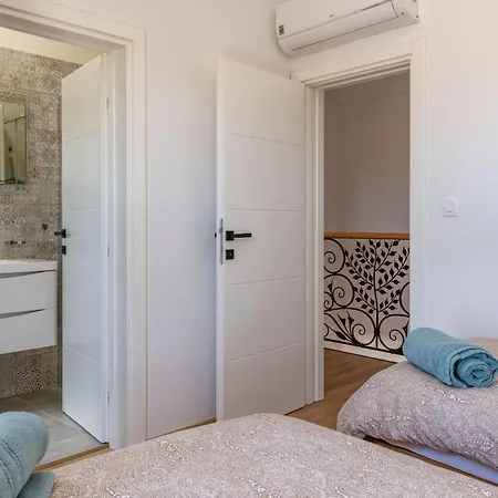 Feriehus Sarah Nedescina, A Peaceful And Pet Friendly Close To The Sea