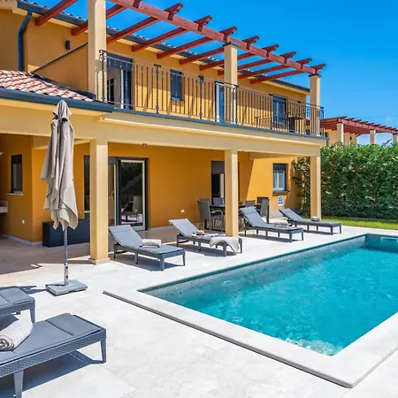 Sarah Nedescina, A Peaceful And Pet Friendly Close To The Sea *