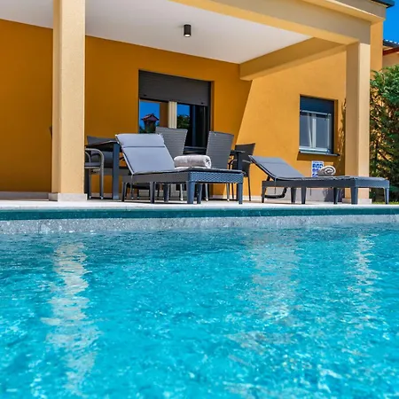 Sarah Nedescina, A Peaceful And Pet Friendly Close To The Sea Nedeščina